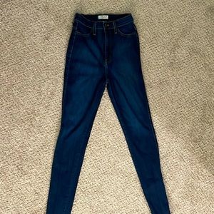 Vibrant dark wash skinny jeans - size 11